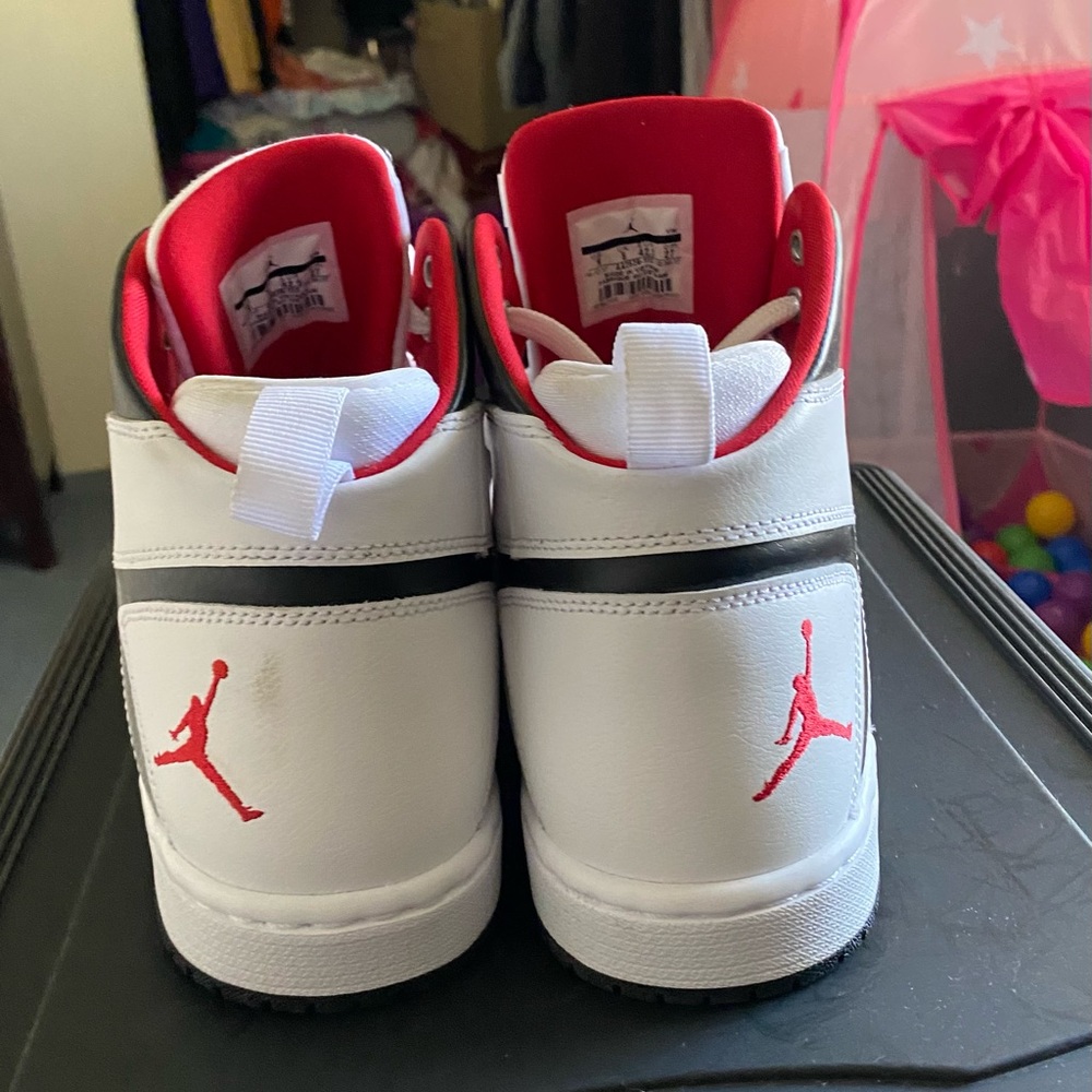 Jordan - Picture 3 of 5